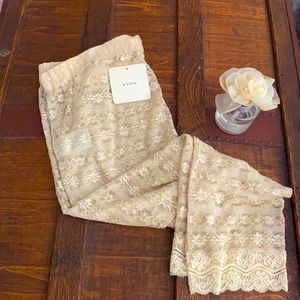 A’Reve ivory Capri vintage style lace leggings